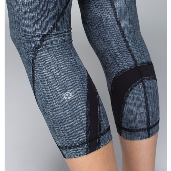 Lululemon Run: Inspire Crop II *All Luxtreme Burlap Texture Black Dune / Black 8 - Picture 5 of 12